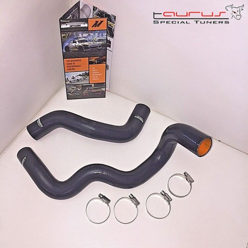 Kit 2 tubi radiatore acqua raffreddamento MISHIMOTO per Ford Focus RS mk3 2.3 Ecoboost neri MMHOSE-RS-16BK